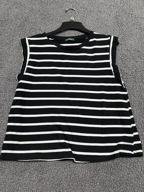 Striped Black & White Sleeveless Tank Top XL